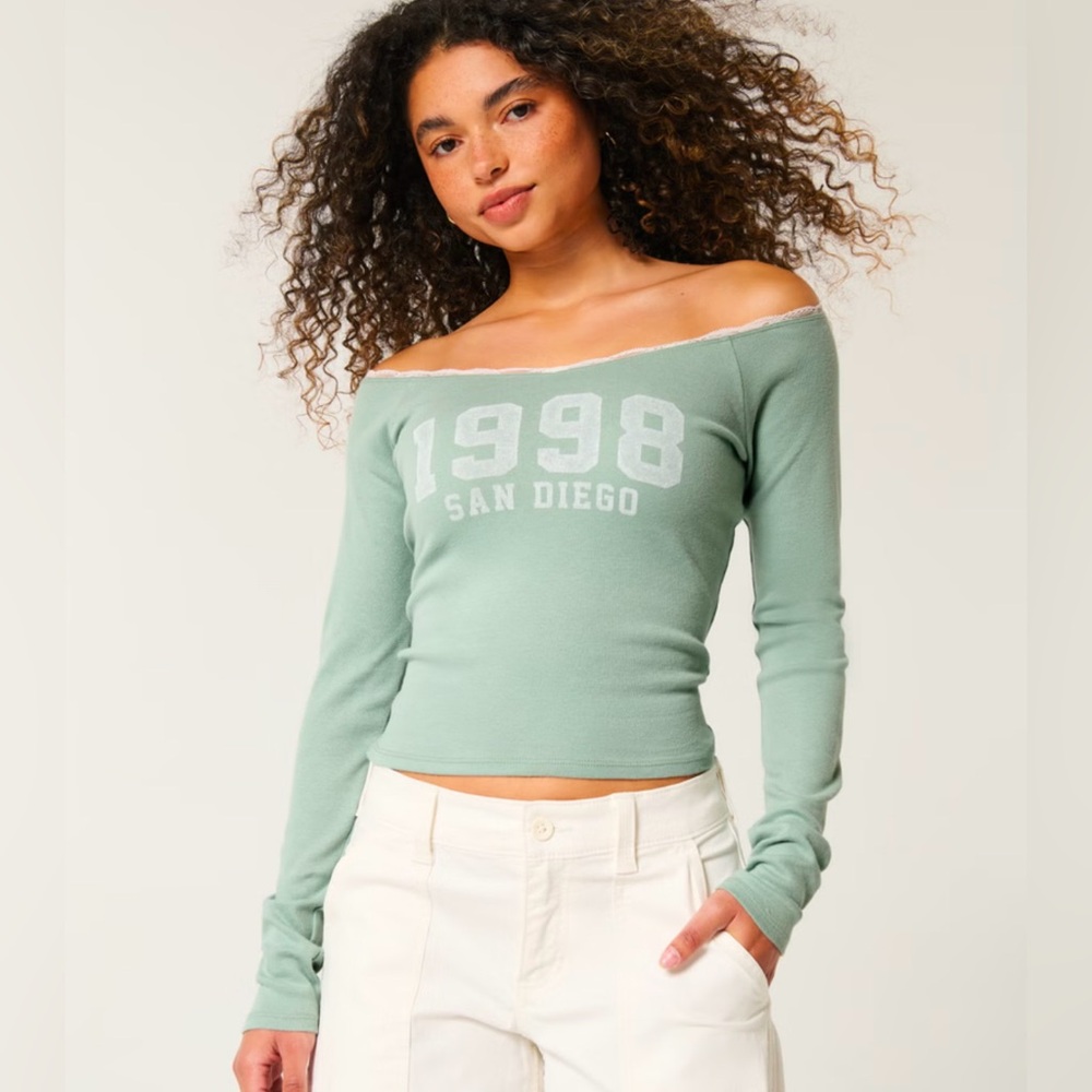 NWT Hollister LACE TRIM OFF-THE-SHOULDER SAN DIEGO GRAPHIC LONG SLEEVE TEE